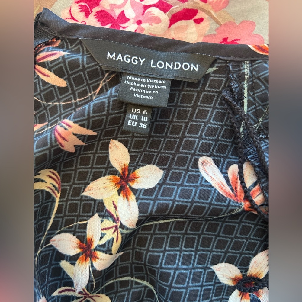 Maggy London Faux Wrap Dress Size 6 - Navy Flame Print Keyhole Detail - Picture 6 of 11